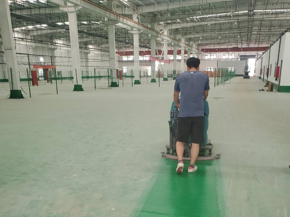 地下車(chē)庫(kù)使用洗地機(jī)時(shí)應(yīng)注意什么？