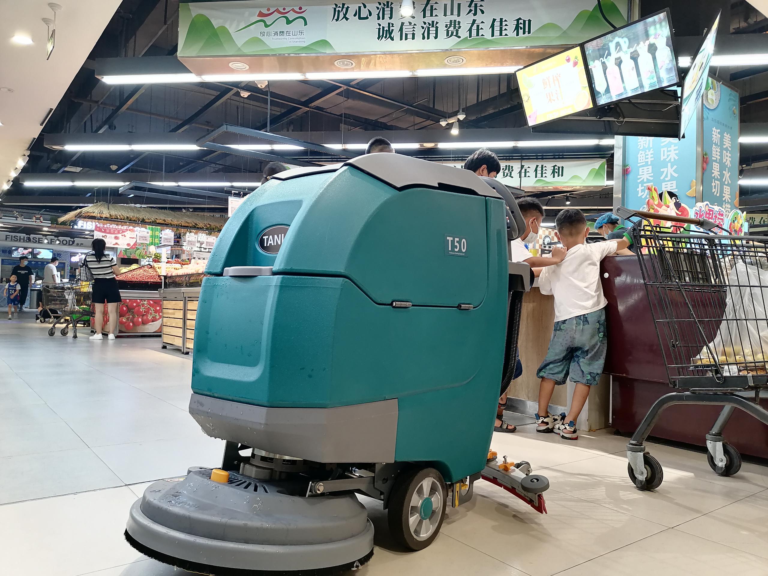 發(fā)現(xiàn)手推式洗地機(jī)越推越重這是什么原因？