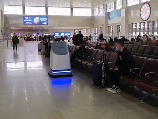 坦力無人大型掃地機(jī)“下凡”，車站清潔難題一鍵 “飛升”