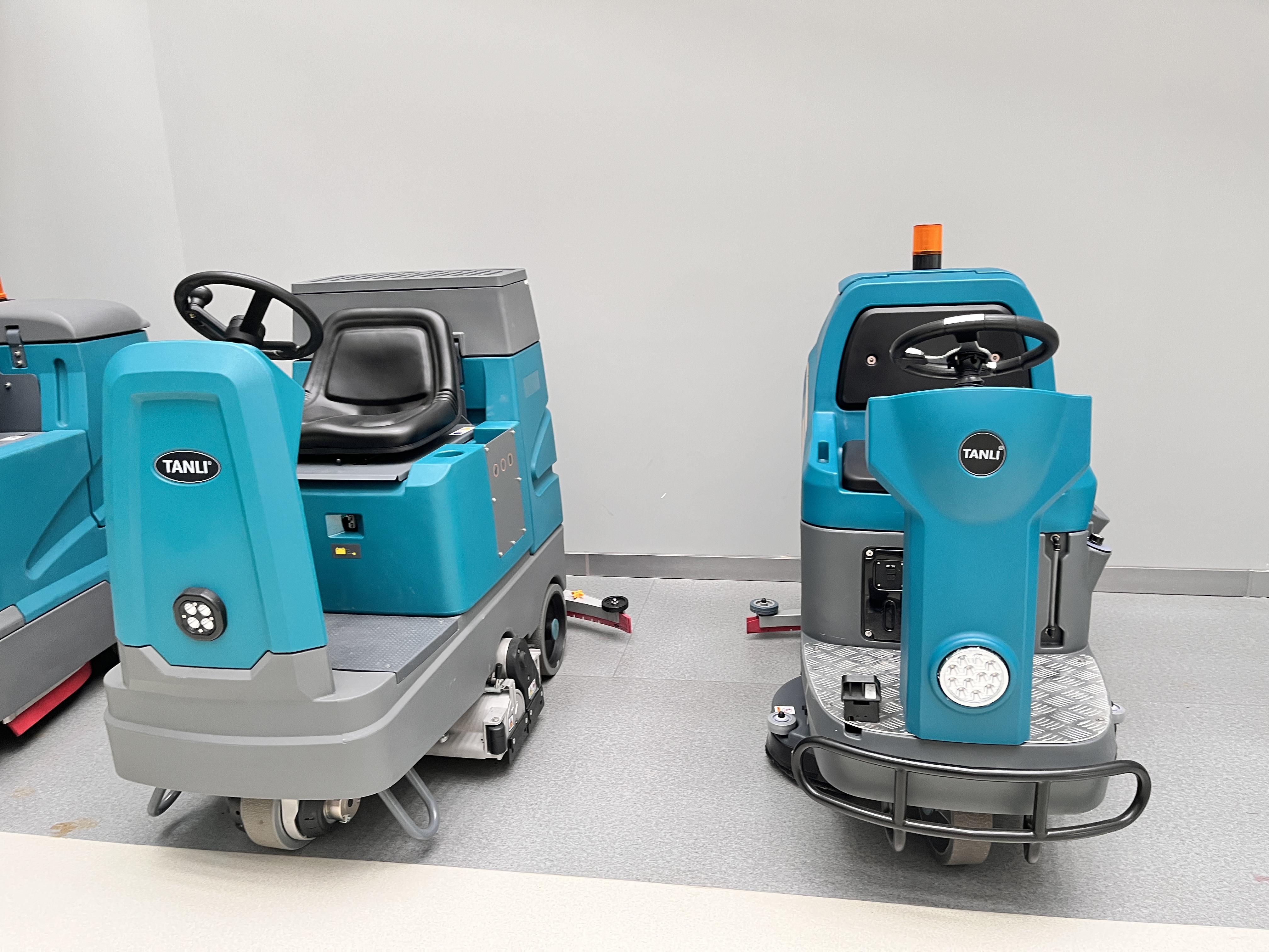 汽車4s店洗地機(jī)的應(yīng)用優(yōu)勢(shì)（一）