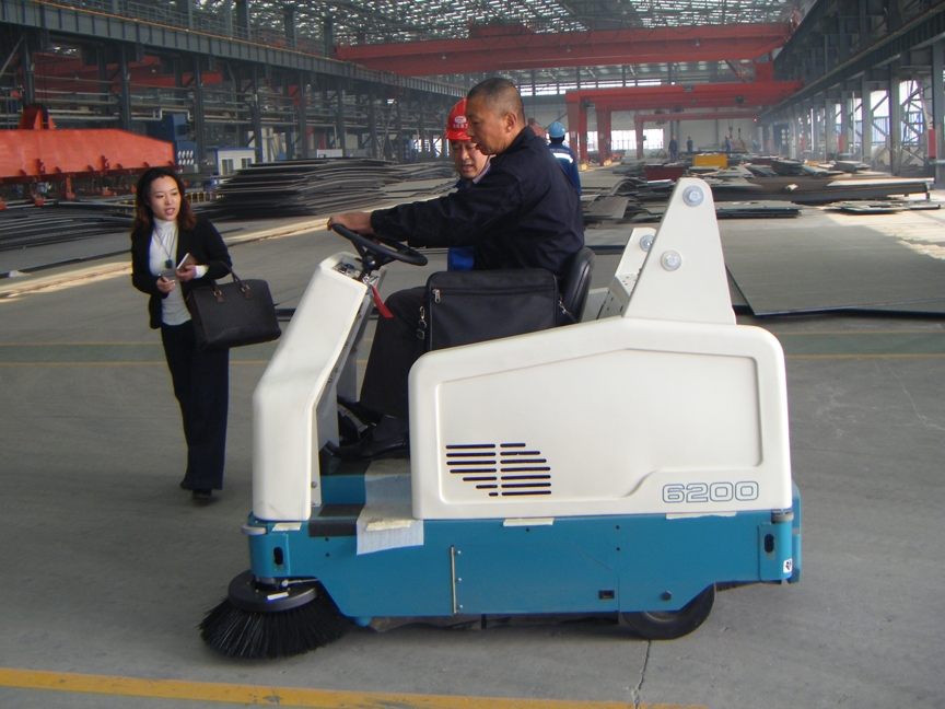 物業(yè)是租賃洗地機掃地機還是購買合適？