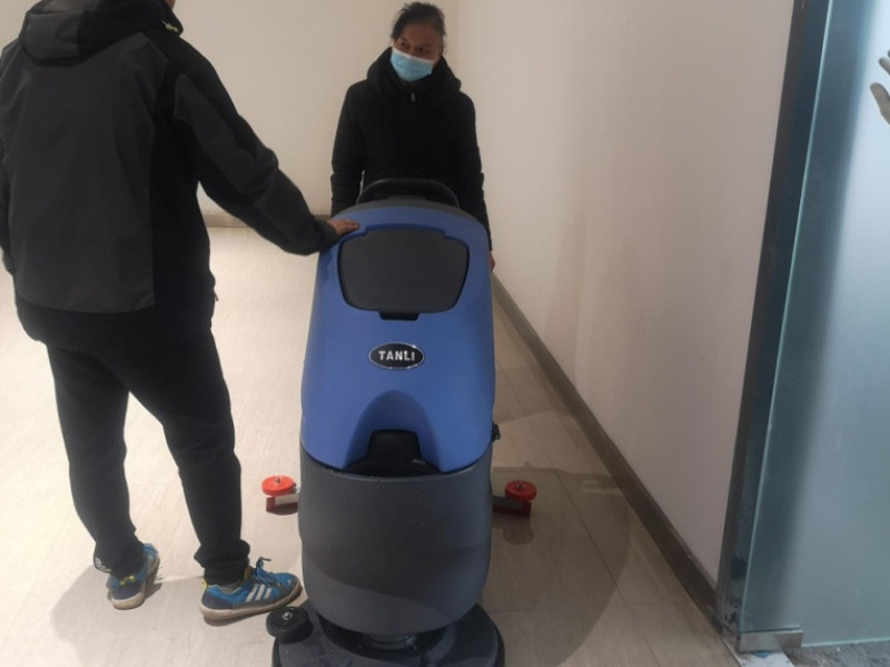 為什么餐廳需要使用洗地機(jī)？