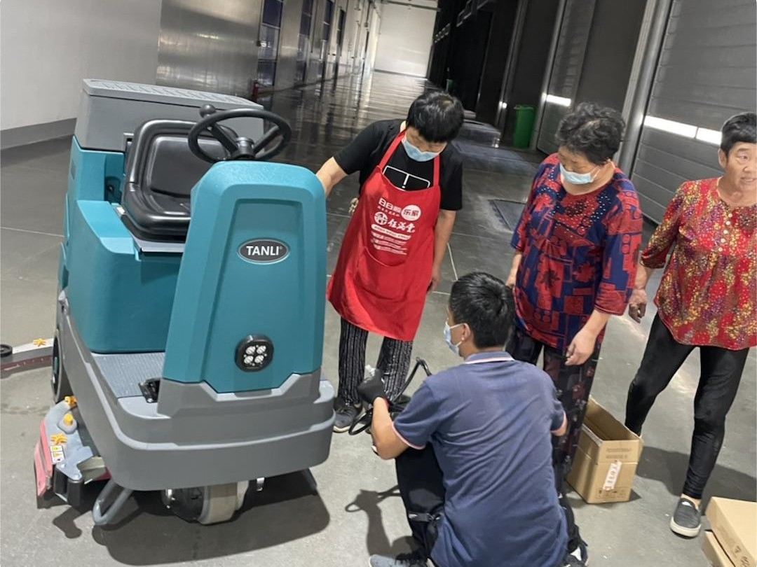 工廠再大都不怕，坦力洗地機讓您坐享清潔