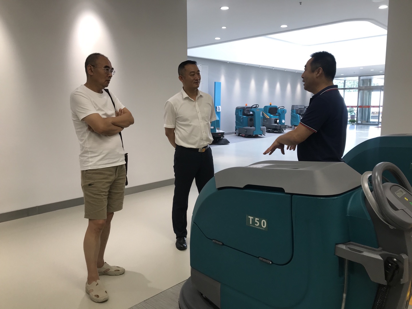 一款好的工廠洗地機(jī)，讓您的勞動(dòng)力更高效