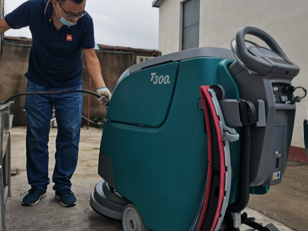 工業(yè)洗地機(jī)和商業(yè)洗地機(jī)有什么不同？