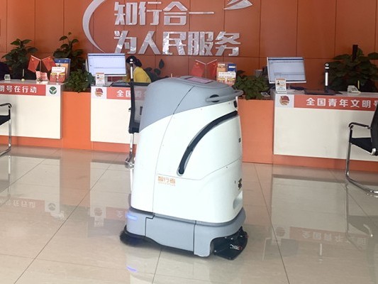 這臺(tái)工業(yè)用自動(dòng)掃地機(jī)器人成清潔大贏家，一棟樓都被它 “征服”