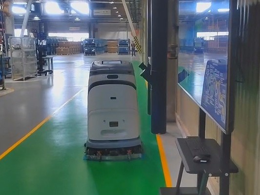 坦力工廠洗地機(jī)器人：80kg 重壓之下，讓環(huán)氧地坪 “逆生長(zhǎng)”