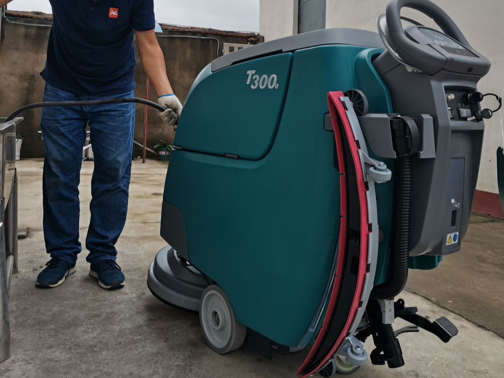 工廠車間洗地機(jī)的保養(yǎng)手冊(cè)看這里！