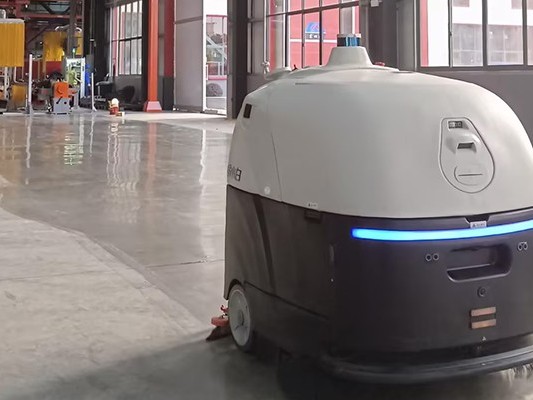 坦力工業(yè)用洗地機(jī)器人：我能與AGV互聯(lián)，解決企業(yè)清潔難題