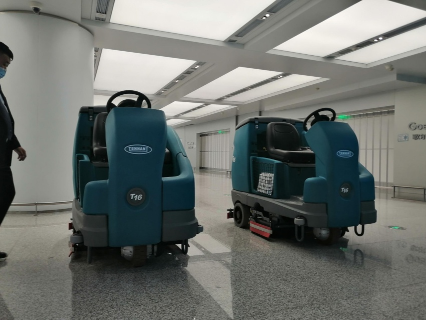 洗地機(jī)是租還是買？看完你就知道