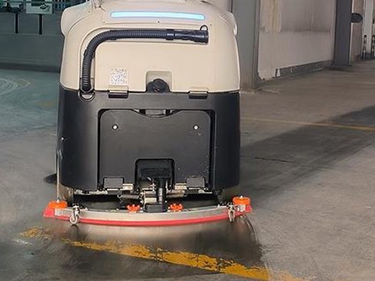 當(dāng) AGV 遇上坦力工業(yè)清潔機(jī)器人：一場(chǎng)無縫對(duì)接的工業(yè)協(xié)作