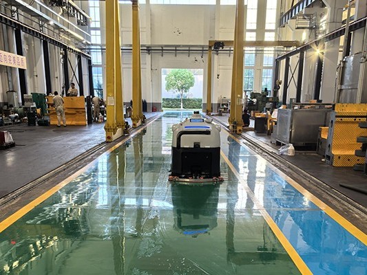 買工業(yè)大型掃地機(jī)器人只看價格？小心被坑，這些要點(diǎn)必知